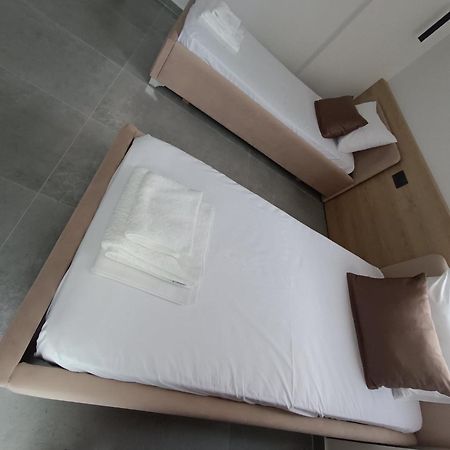 Sun George Bed & Breakfast Himare Ngoại thất bức ảnh