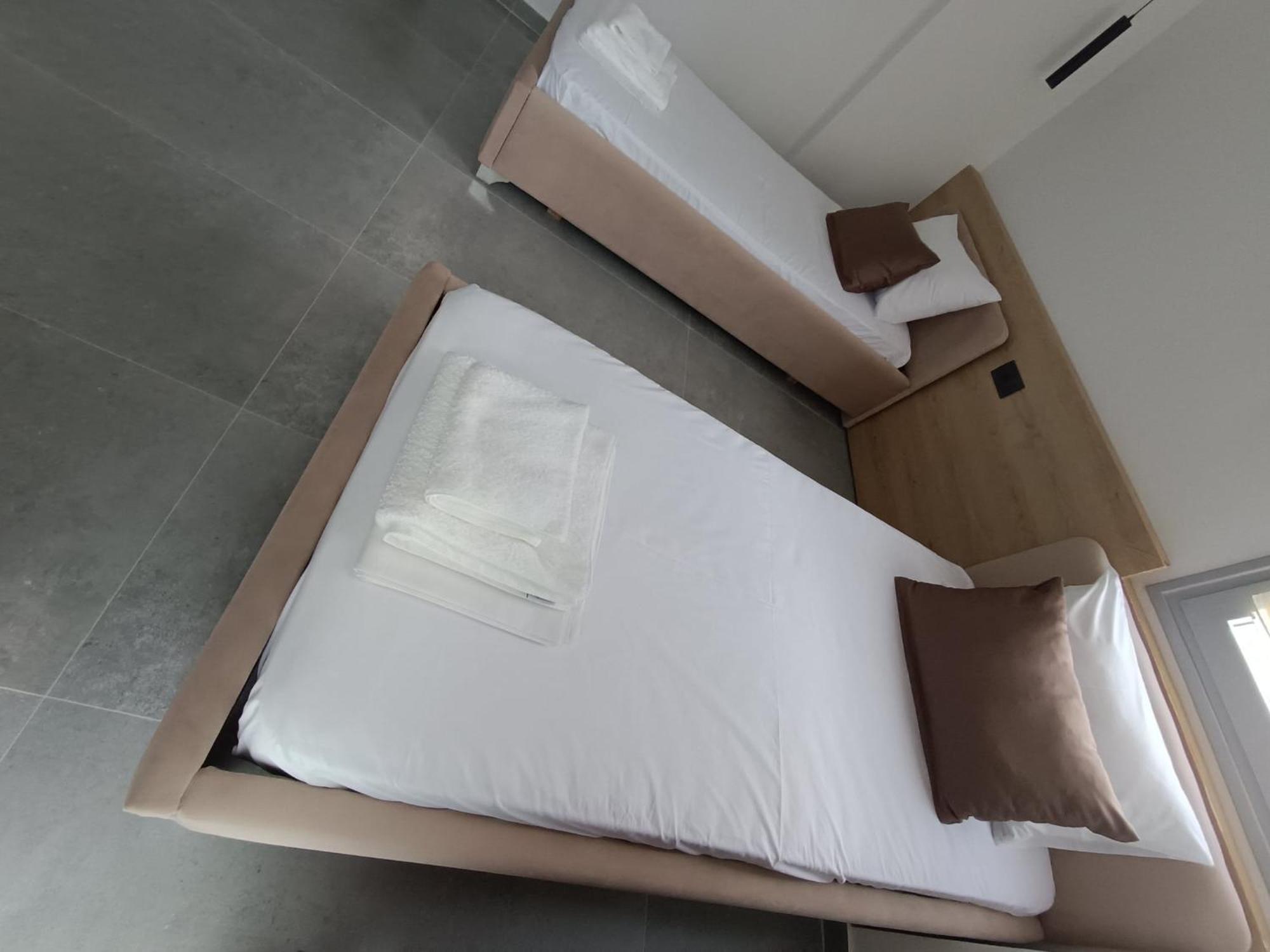 Sun George Bed & Breakfast Himare Ngoại thất bức ảnh