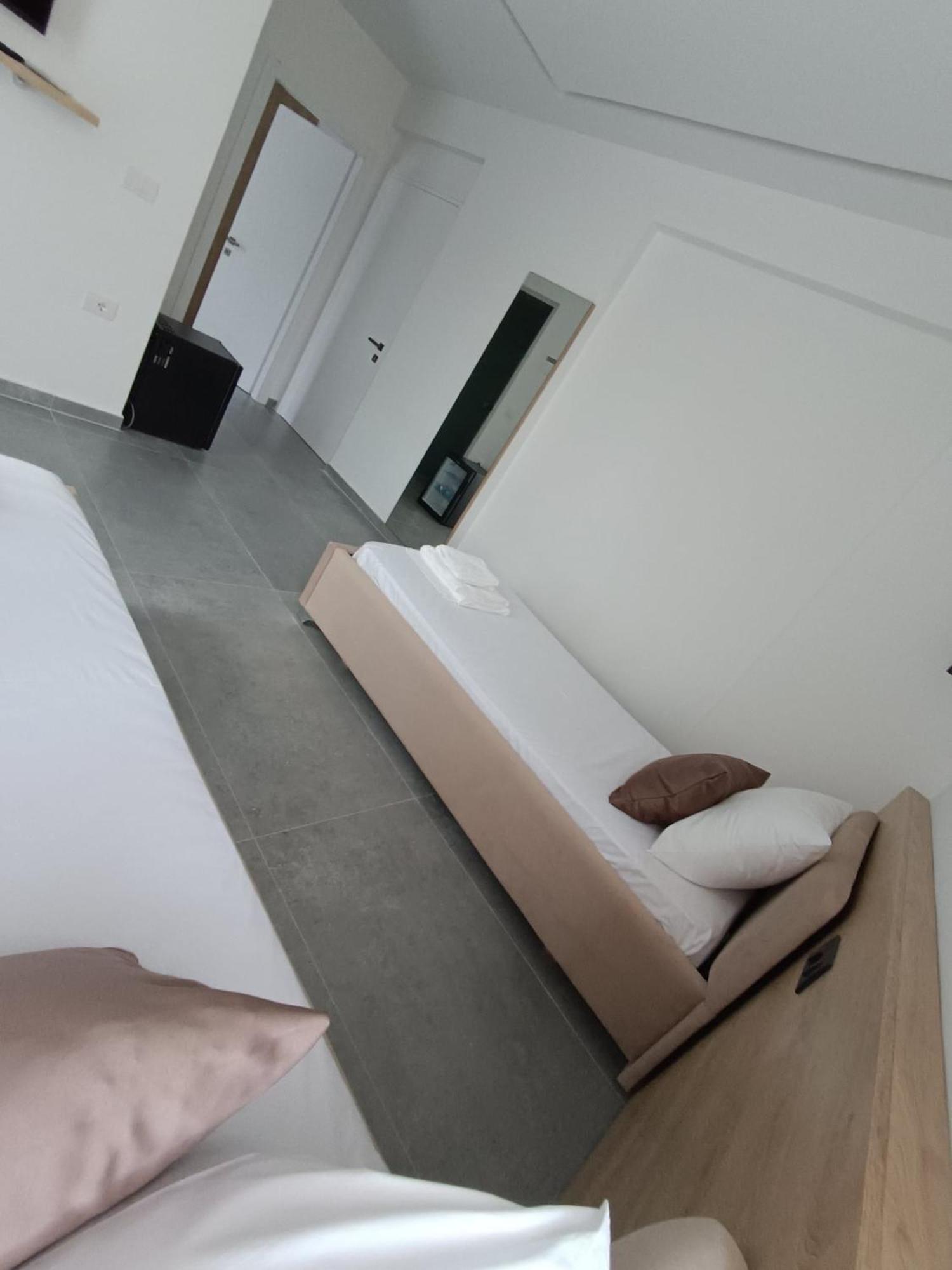 Sun George Bed & Breakfast Himare Ngoại thất bức ảnh