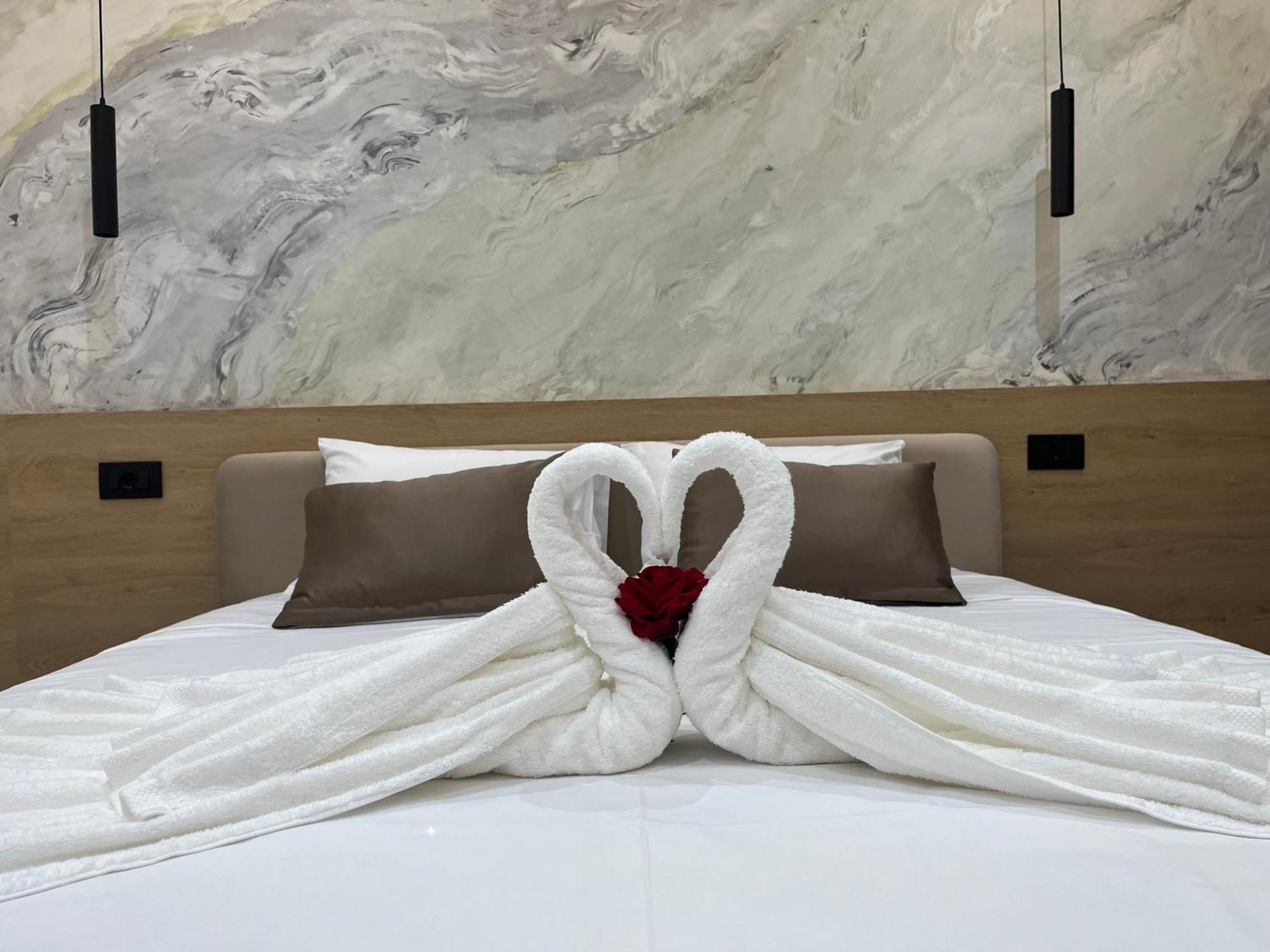 Sun George Bed & Breakfast Himare Ngoại thất bức ảnh
